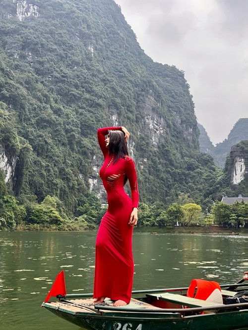 Mai Ngô chia sẻ trên Báo Giao Thông, danh hiệu á hậu giúp cô có thể quay lại showbiz và làm nghề với mức cát sê bản thân đã từng đạt thời kỳ nổi tiếng.