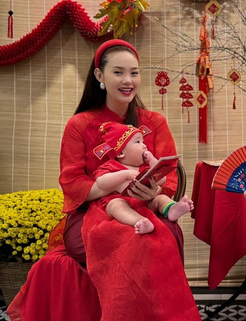  Con trai Minh Hằng chào đời vào tháng 8/2023, tên thân mật là Mỡ.