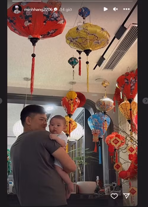 Hiện tại, vợ chồng Minh Hằng cùng con trai sống trong biệt thự sang trọng.