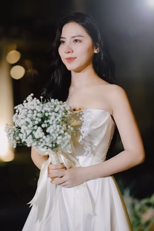 Ngoài đời, Tín Nguyễn sở hữu nhan sắc xinh đẹp. Bởi vậy, khi xem cô đóng Lật mặt 7: Một điều ước, nhiều người không thể nhận ra cô.