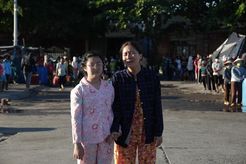 “Đẹp ở tâm hồn và cả ngoại hình. Làn da rám nắng đó là vì gia đình, công việc, cuộc sống mưu sinh. Kể cả trang phục lẫn phụ kiện nhân vật ấy sử dụng cũng là một nét đẹp đậm chất miền Trung. Cô ấy có thể ăn nói hơi sỗ sàng, to tiếng nhưng thực chất rất thương chồng con”, Tín Nguyễn chia sẻ trên Znews.