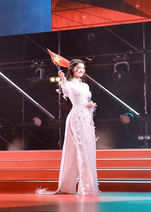 Á hậu 2 Miss World Vietnam 2022 dừng chân ở top 15 Hoa hậu Quốc tế 2023.