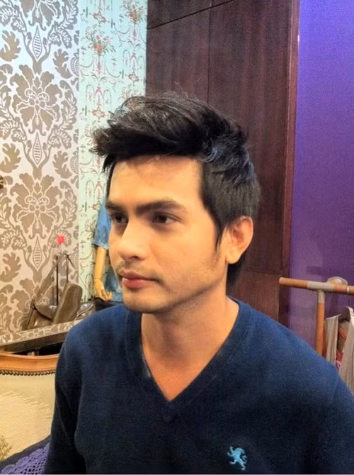 Khi ở với ba và mẹ kế, Đức Tiến trông em và giặt đồ sau giờ học. Khi sống cùng dì ruột, anh phụ giúp dì trồng khoai lang, đậu phộng, lúa, nuôi thỏ.