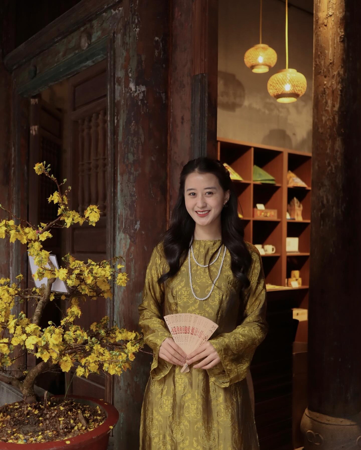 Tuy nhiên, phía Kiều Ly Phạm - chị gái Nga Anh chia sẻ, em gái của cô và doanh nhân Hoài Nam đến với nhau khi độc thân, được gia đình hai bên giới thiệu.