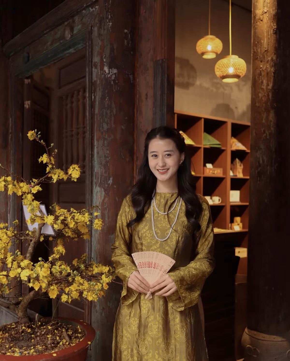 Tuy nhiên, phía Kiều Ly Phạm - chị gái Nga Anh chia sẻ, em gái của cô và doanh nhân Hoài Nam đến với nhau khi độc thân, được gia đình hai bên giới thiệu.