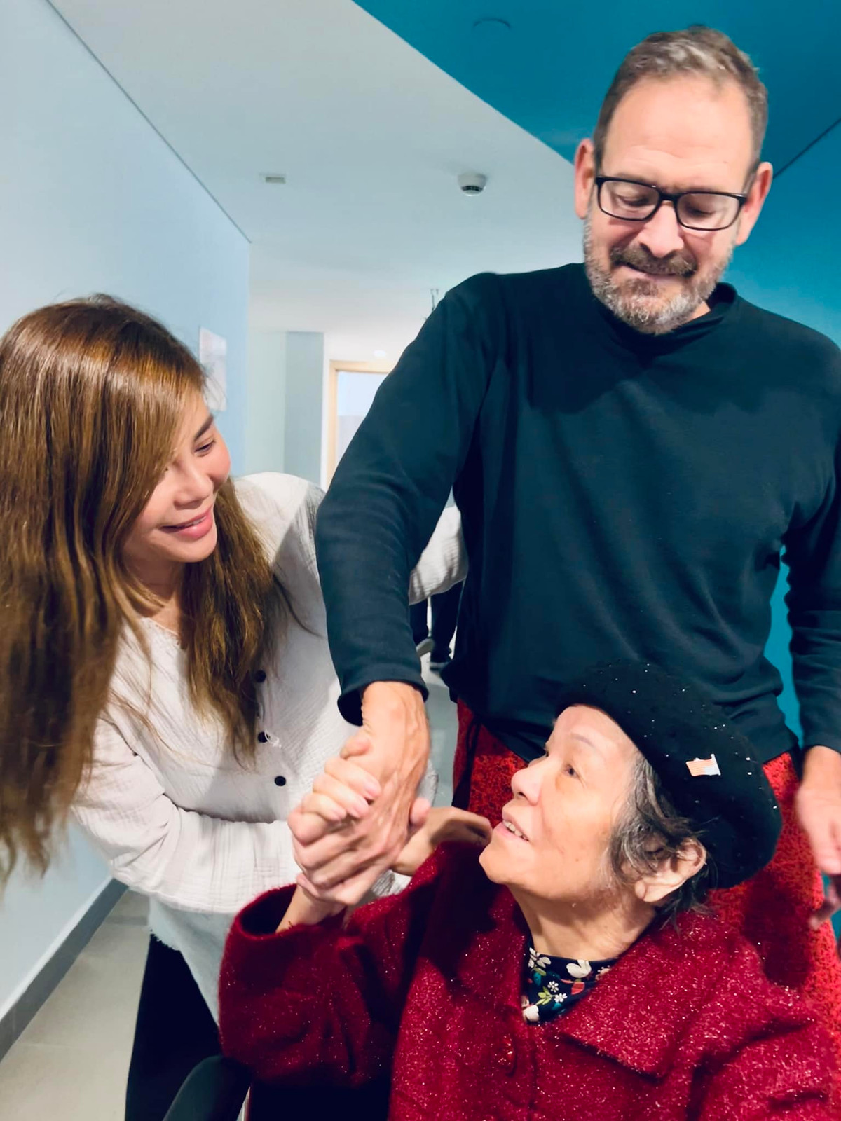 Ngoc Anh 3A tiec thuong me chong cu - NSND Tuong Vi qua doi