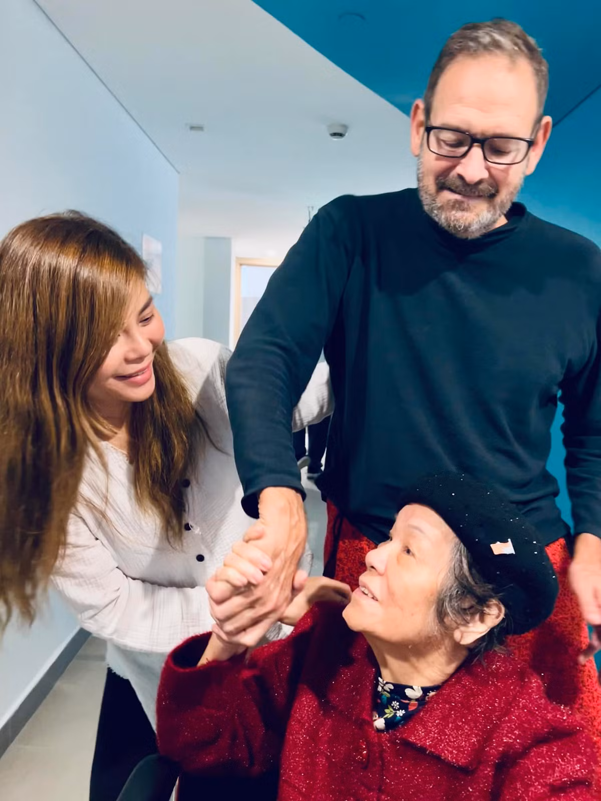 Ngoc Anh 3A tiec thuong me chong cu - NSND Tuong Vi qua doi