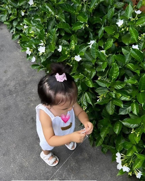 Bảo Anh tâm sự, do nhầm lẫn, cô đăng ảnh con trên tài khoản của mình, chứ cô chưa hề muốn công khai con.