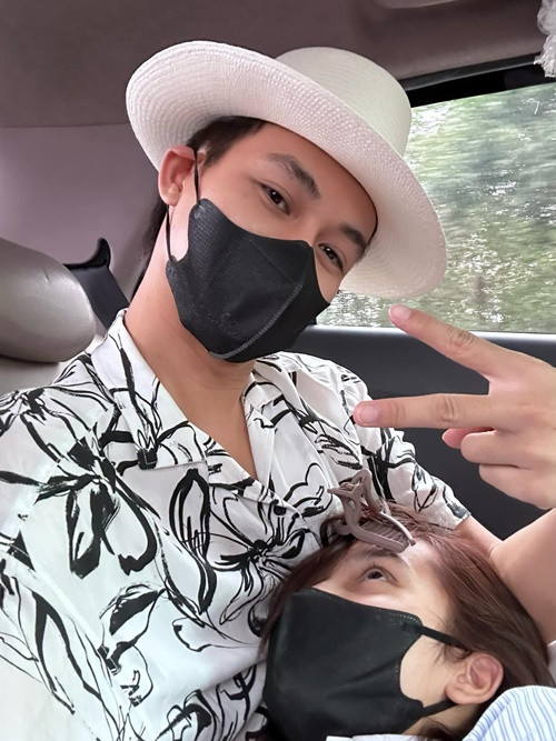 Quỳnh Lương và Tiến Phát dính như sam trong 1 năm qua.