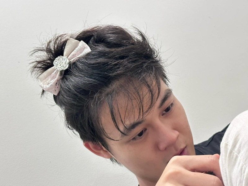 Quỳnh Lương đăng tải không ít hình ảnh "dìm hàng" bạn trai kém tuổi.