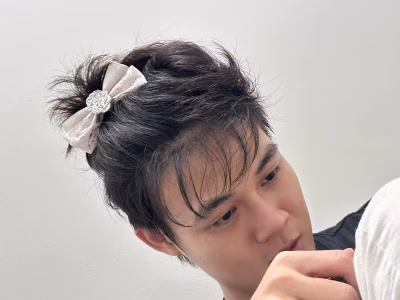 Quỳnh Lương đăng tải không ít hình ảnh "dìm hàng" bạn trai kém tuổi.