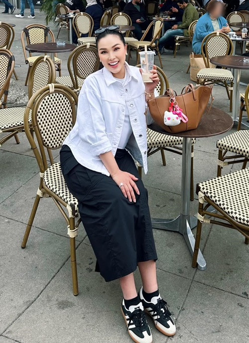 Trước đây, Quỳnh Thư chuộng trang phục gợi cảm, tôn vóc dáng.