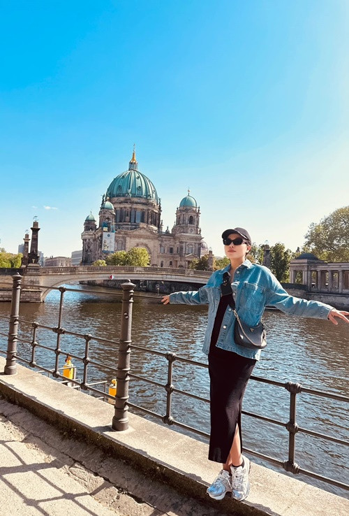 Phong cách thời trang của Quỳnh Thư thay đổi kể từ khi cô mang thai con đầu lòng.