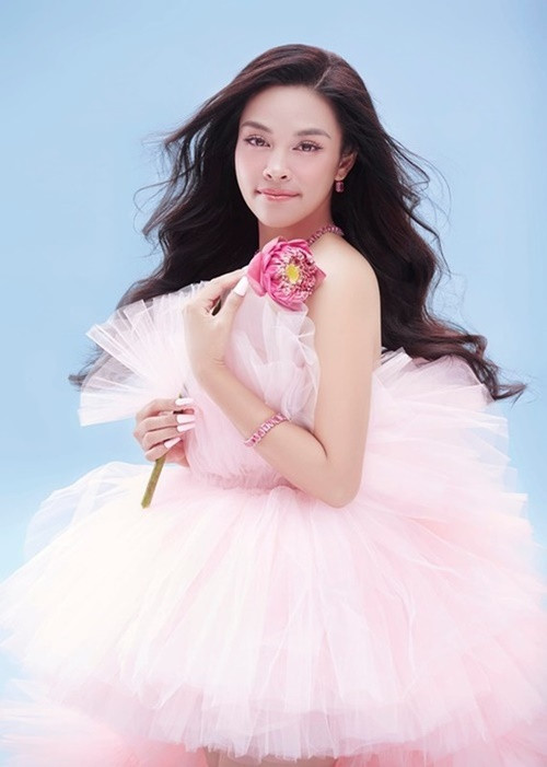 Ngọc Mai giành giải ba hát thính phòng nhạc kịch toàn quốc, huy chương bạc Hội diễn ca múa nhạc toàn quốc năm 2009 và 2015, huy chương vàng Tiếng hát Đường 9 xanh toàn quốc 2010. Ảnh: FBNV.