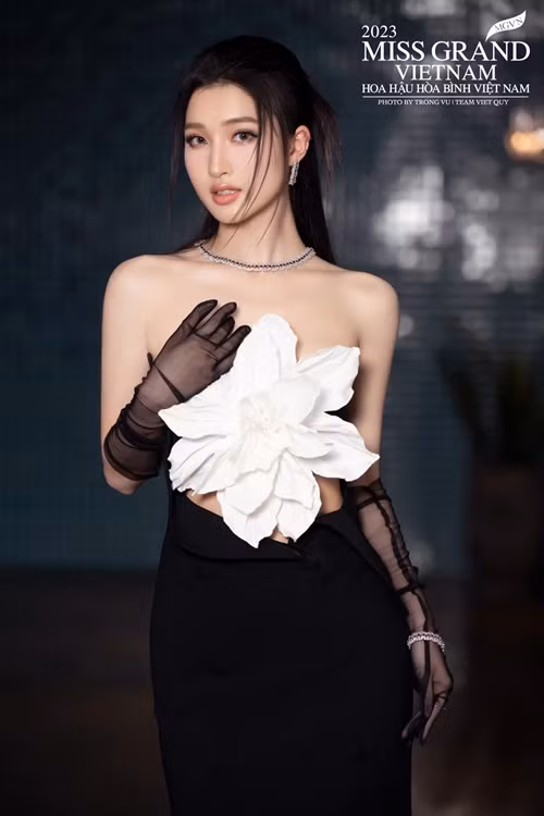 Nàng á hậu khá kín tiếng về chuyện tình cảm sau khi bước chân vào showbiz.