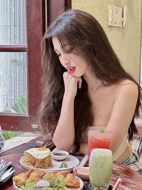 Mẫu bạn trai của Phương Nhi là người có tính cách, nói chuyện, ngoại hình dễ thương, như Jimin của nhóm nhạc Hàn Quốc BTS.