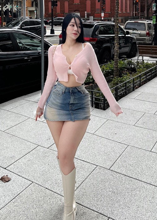 Moon Joo Hee theo đuổi vẻ đẹp đầy đặn thay vì xu hướng mảnh mai hay cơ bắp.