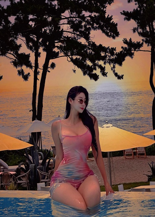 Những bức ảnh ướt át của cô nàng thu hút sự chú ý của nhiều fan.