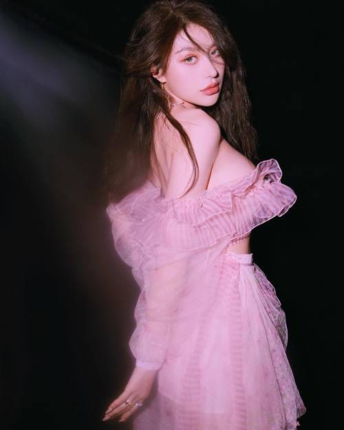 Lượng fan của cô nàng khá ổn định.