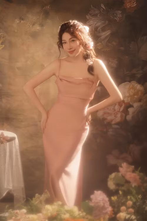 Pha Lê nâng cấp vòng một, hút mỡ ở lưng và bụng dưới để bơm vào vòng ba. Tuy nhiên, không lâu sau đó, nữ ca sĩ tháo túi ngực.