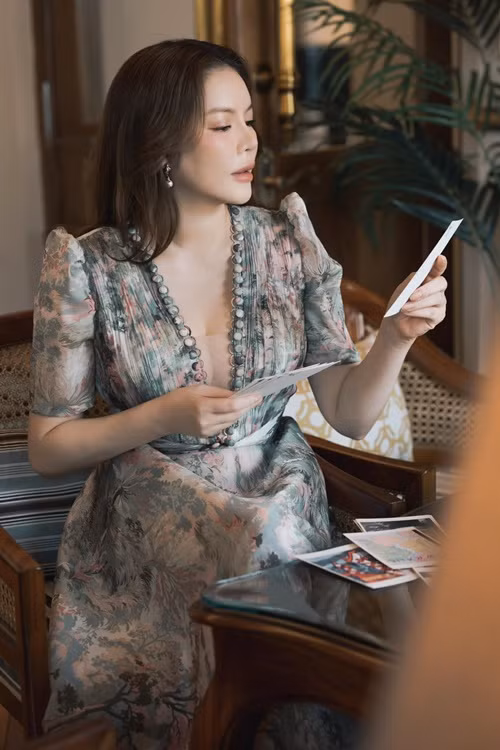 Ở tuổi 42, Lý Nhã Kỳ được khen ngợi nhan sắc lão hóa ngược nhờ khéo chăm chút diện mạo.