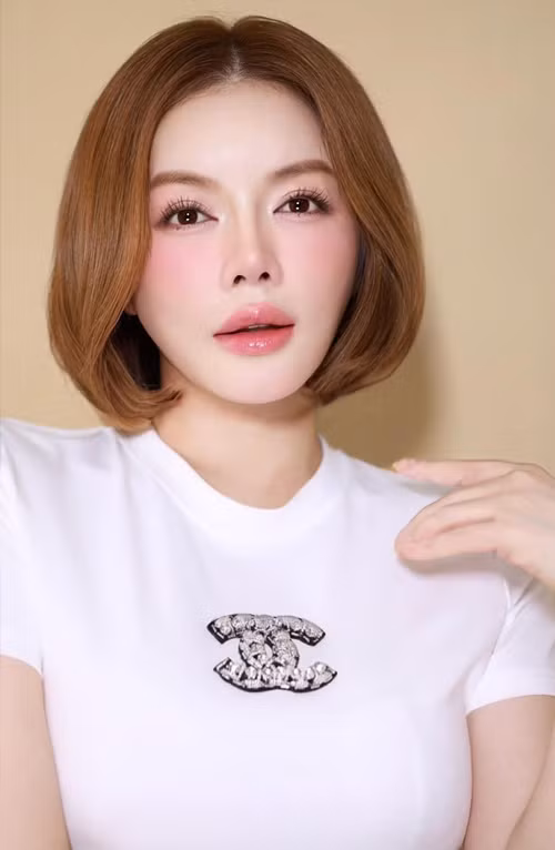 Người hâm mộ thậm chí khen ngợi nữ diễn viên xinh đẹp, ngọt ngào như búp bê.