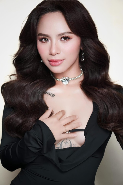 Trước loạt tin đồn đời tư, Ngọc Phước lên tiếng. Cô chia sẻ: "Đồn chuyển giới, làm ngực cũng được, đừng đồn bệnh lậu được không. Đồn trà xanh, không buồn. Mà chê xấu thì buồn".