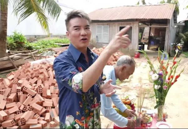 Cận cảnh căn nhà Đàm Vĩnh Hưng xây cho cha phạm nhân ở Long An - Hình 3 Can canh can nha Dam Vinh Hung xay cho cha pham nhan o Long An-Hinh-3