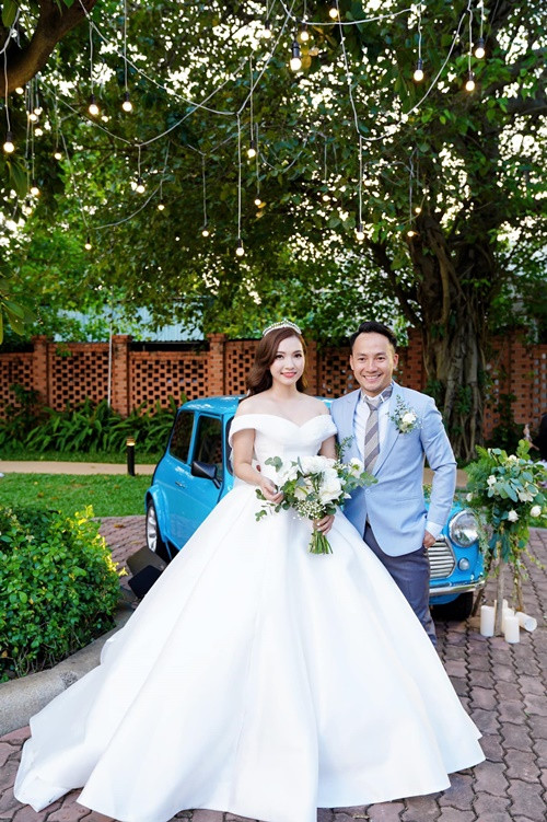 Vợ Tiến Đạt sở hữu nhan sắc xinh đẹp không thua kém các hot girl.