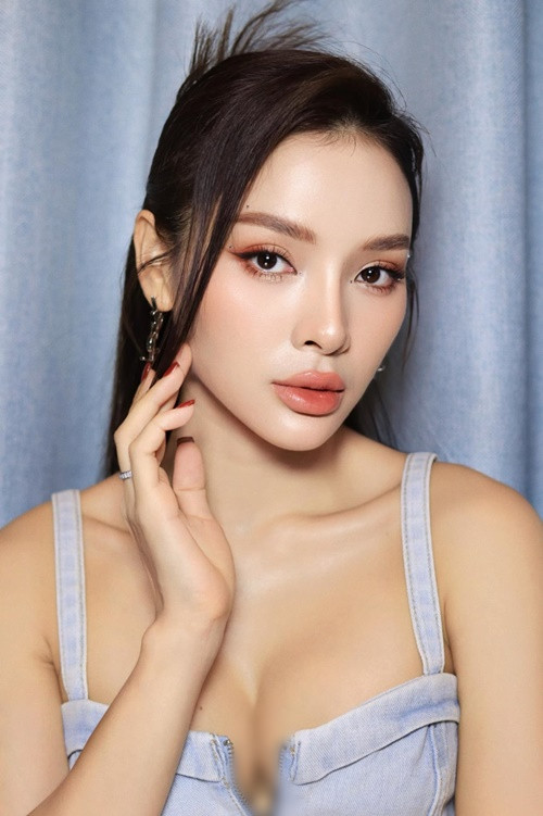 Nữ ca sĩ Phương Trinh Jolie đã trực tiếp xin lỗi Hương Ly. "Trinh có cơ hội nói chuyện trực tiếp cùng em Hương Ly và gửi lời xin lỗi chân thành đến em về chuyện xảy ra vào tối qua. Trinh gửi lời xin lỗi chân thành vì những lời nói của Trinh đã làm tổn thương em, tổn thương những người hâm mộ và theo dõi em. Sau những chia sẻ chân tình của hai chị em, Trinh lại càng hiểu hơn câu chuyện đầy nghị lực và con người của Ly", Phương Trinh Jolie cho hay.