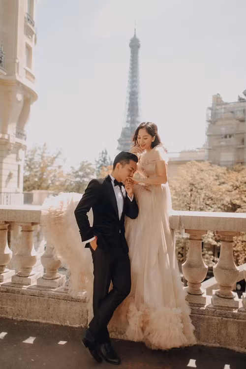 Vợ chồng Khánh Thi đầu tư chụp ảnh cưới ở Pháp.