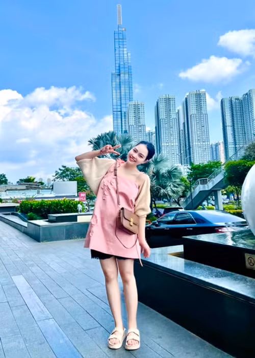 Bảo Anh đi bộ, tập luyện nhẹ nhàng, ăn uống theo chế độ để con phát triển khỏe mạnh.