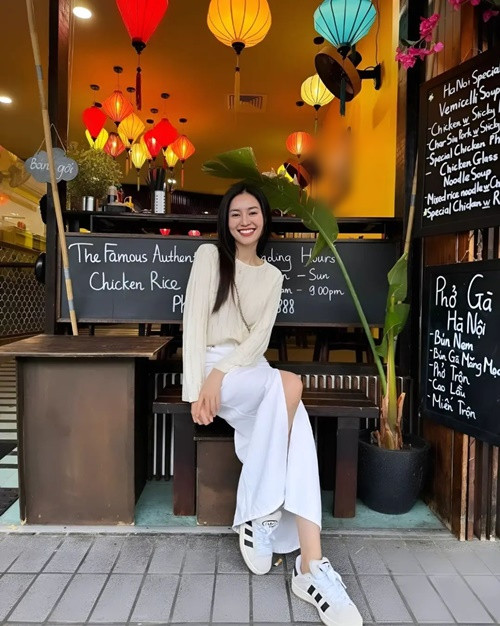 Lan Ngọc đã đi ăn món Việt ngay khi đến Úc. Ảnh: Instagram.