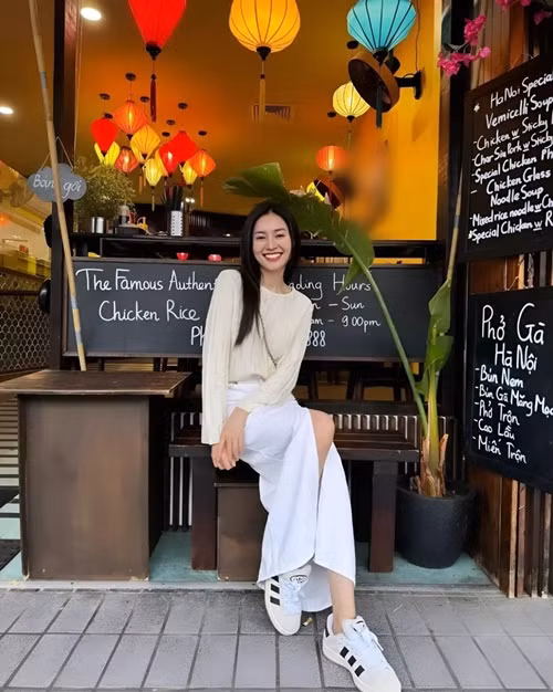 Lan Ngọc đã đi ăn món Việt ngay khi đến Úc. Ảnh: Instagram.