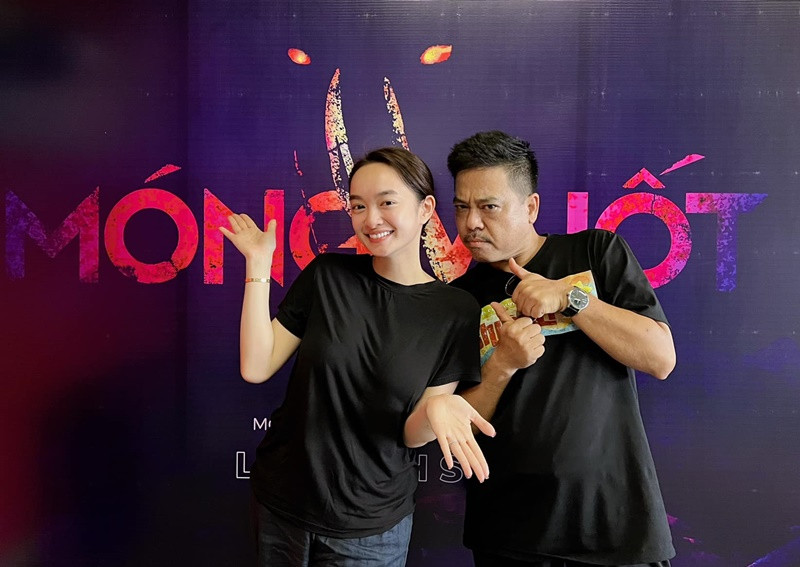 Trên trang cá nhân, Kaity Nguyễn đăng tải hình ảnh bên đạo diễn Lê Thanh Sơn. Cô viết: "Sáng nay có hẹn cùng các chú". Phía đạo diễn Lê Thanh Sơn cũng chia sẻ hình ảnh bên Kaity Nguyễn. Anh viết: "Sau tất cả, mình lại trở về với nhau". Ảnh: FBNV.