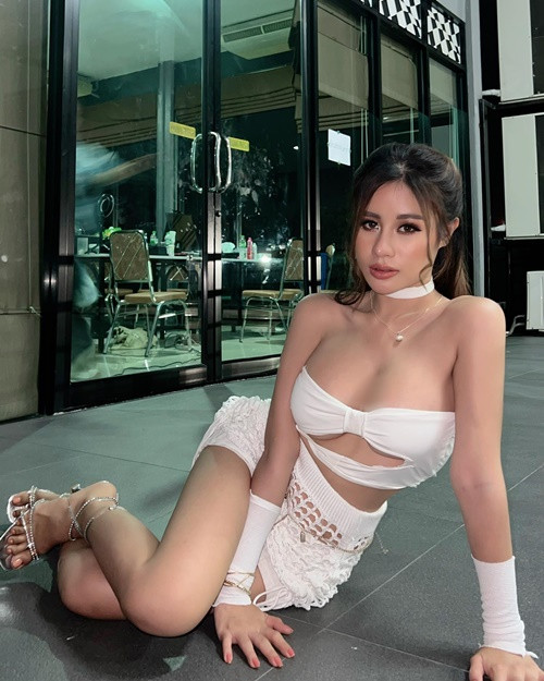 Xinh đẹp, gợi cảm, hot girl người Thái Lan có nhiều fan nam theo đuổi.