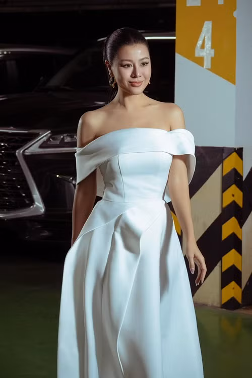 Sau Quách Ngọc Tuyên, Nam Thư vướng tin đồn hẹn hò với Anh Tú, Pom. Tuy nhiên, nữ diễn viên phủ nhận mối quan hệ tình cảm với hai đồng nghiệp này. Ảnh: FBNV.