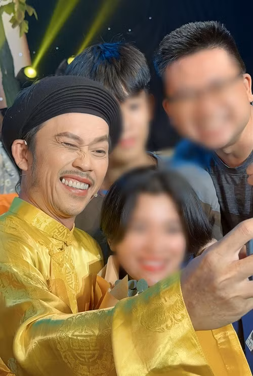 Tháng 10/2023 cư dân mạng lan truyền phát ngôn được cho là của Hoài Linh: “Cát-sê của tôi trong một đêm diễn trên dưới phải cỡ 3 tỷ. Đó là chuyện bình thường”. Tuy nhiên, trên Người Đưa Tin, đại diện Hoài Linh phủ nhận tin đồn. Ảnh: Arttimes. Ảnh: Arttimes.