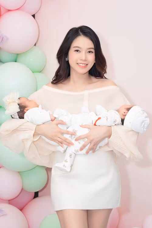 Bé Ijin chào đời trước là chị, còn bé Ijun là em.