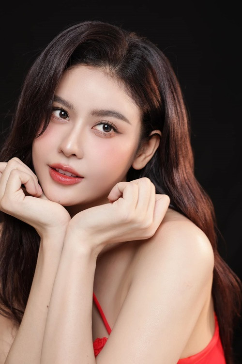 Trong cuộc phỏng vấn với Người Đưa Tin, Trương Quỳnh Anh chia sẻ, bố mẹ nhiều lần tìm cách mai mối cho cô ở Mỹ. Tuy nhiên, nữ ca sĩ không thích mai mối.