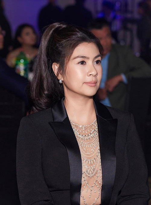 Mới đây, Kim Thư gây chú ý khi mặc táo bạo ở tuổi 46. Ảnh: FBNV.