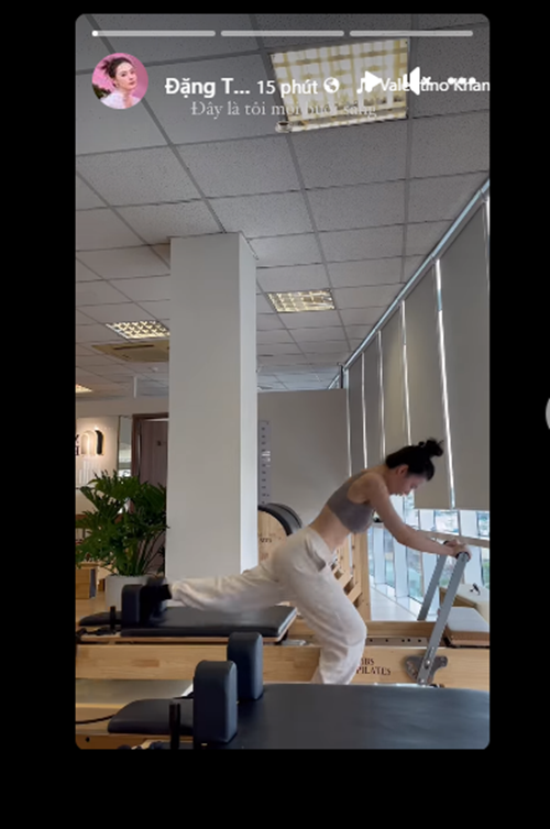 Nữ diễn viên hiện tại vẫn tích cực tập luyện để giữ vóc dáng thon gọn.