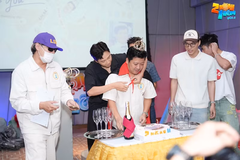 Nhã Phương từng tỏ ra "ghen" với Ngô Kiến Huy khi nam ca sĩ thân thiết với Trường Giang. Ảnh: FBNV.