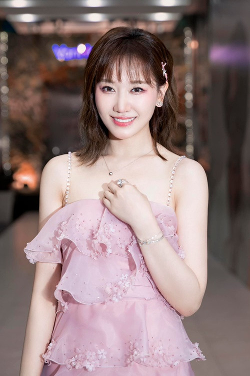 Trước khi lấy Trấn Thành, Hari Won ca hát được nhiều năm.