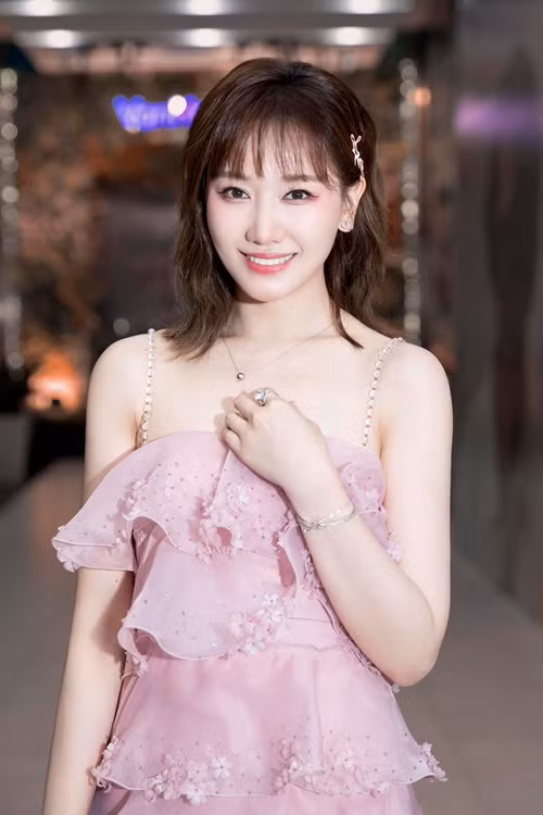 Trước khi lấy Trấn Thành, Hari Won ca hát được nhiều năm.