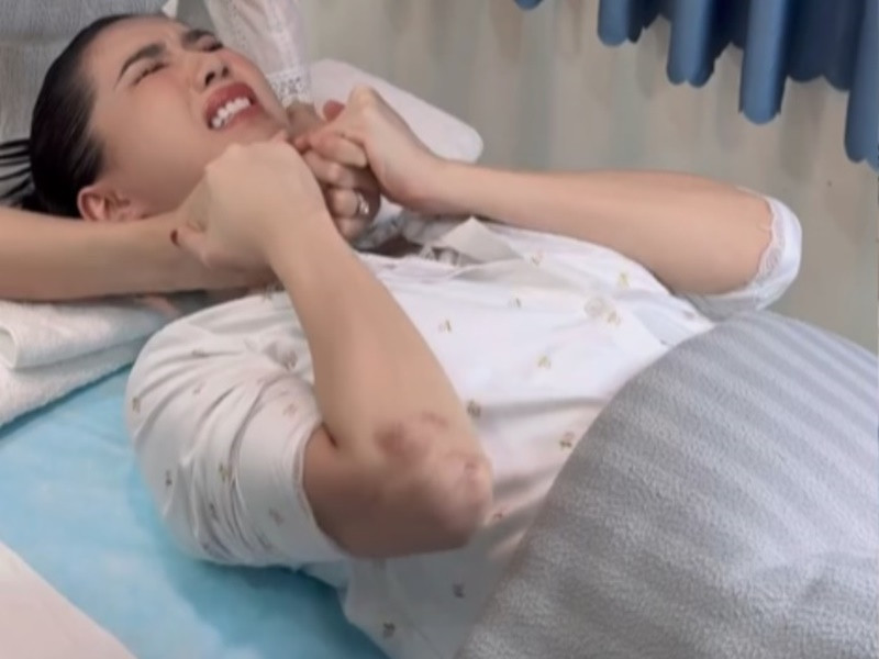 Vì tạo dáng mạo hiểm khi lái xe phân khối lớn, Ngọc Trinh phải trả giá bằng những vết sẹo, tù treo một năm, thời gian thử thách 2 năm về tội gây rối trật tự công cộng.