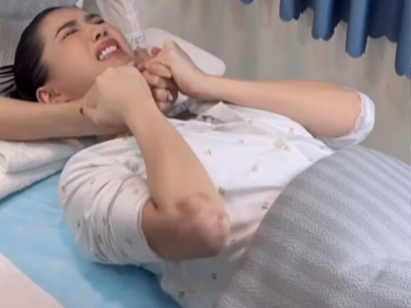 Vì tạo dáng mạo hiểm khi lái xe phân khối lớn, Ngọc Trinh phải trả giá bằng những vết sẹo, tù treo một năm, thời gian thử thách 2 năm về tội gây rối trật tự công cộng.