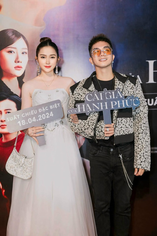 “Khi gặp Như, cô ấy khiến tôi rung động khi chăm sóc con tôi khá tốt. Tôi nhận ra bản thân có thể không cần người yêu, nhưng con trai rất cần một người phụ nữ chăm sóc để phát triển hoàn thiện nhất có thể. Dù chưa từng làm mẹ nhưng Như hoàn thành trách nhiệm của một người mẹ khá tốt”, Khánh Đơn chia sẻ.