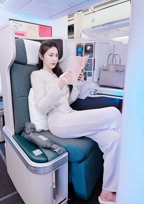 Thủy Tiên khá im hơi lặng tiếng trong vài tháng qua.