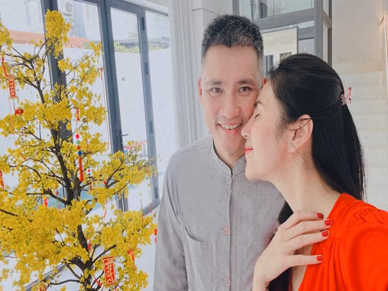 Biệt thự hiện tại của cặp đôi hiện đại và đầy đủ tiện nghi.